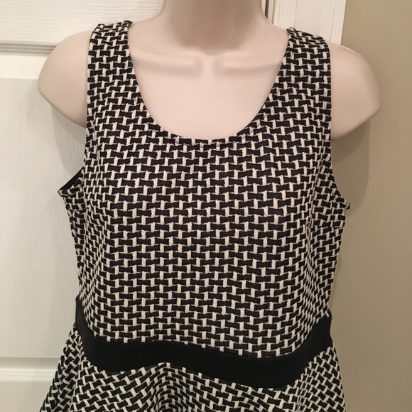CHARLOTTE RUSSE NWT! Black & White Print Tank Top Size XL - Picture 3 of 5